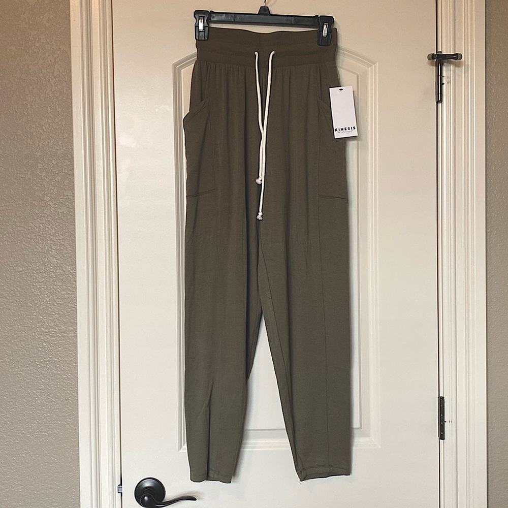 NEW Women’s size XS dusty olive loose fit pants. SUPER COMFORTABLE!
